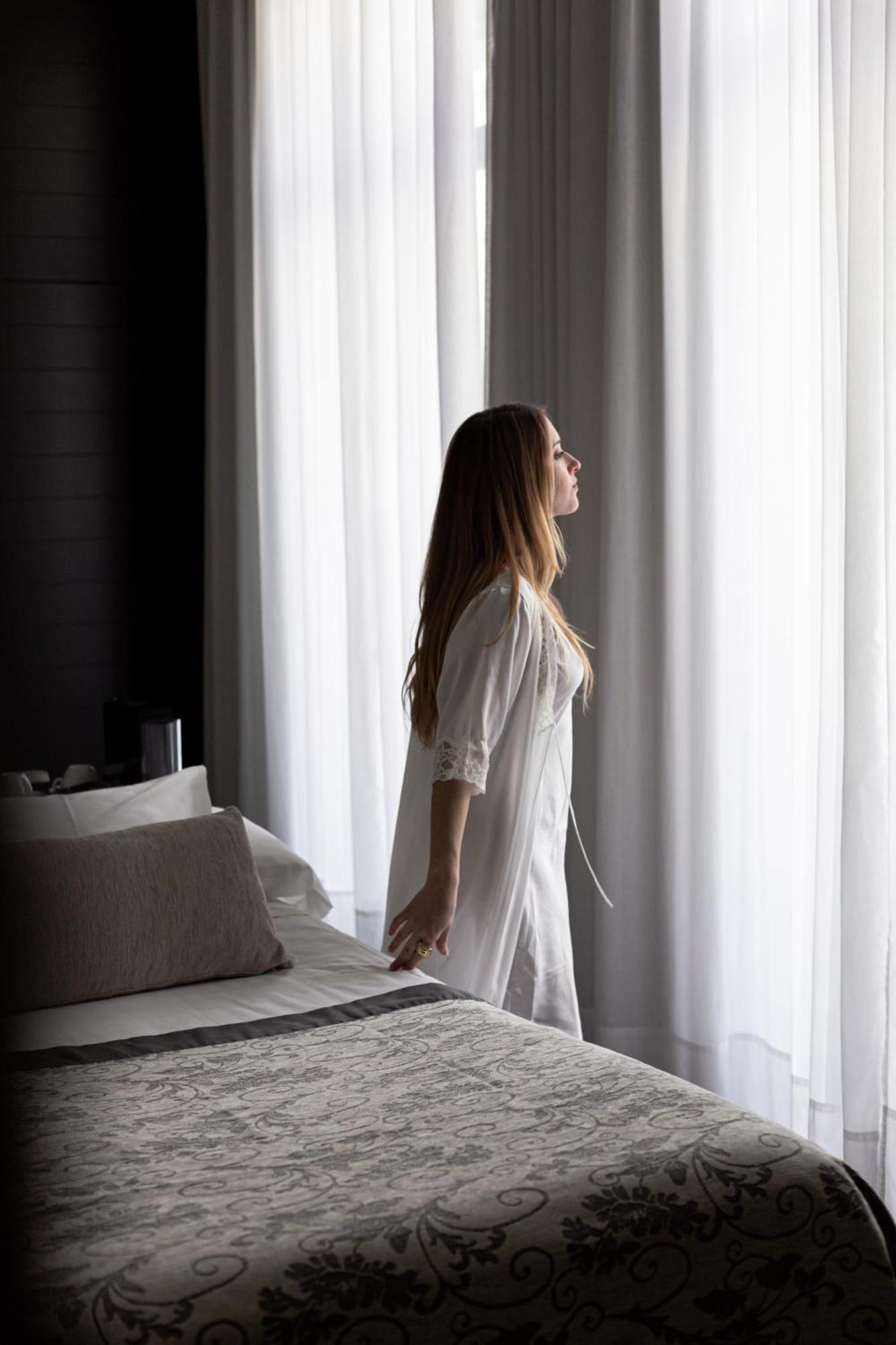 Hotel Hospes Palau de La Mar à Valence Extérieur photo A woman wearing a nightgown
